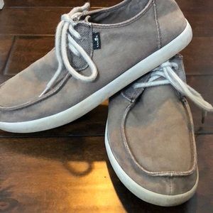 Sanuk Men’s size 8 Tan